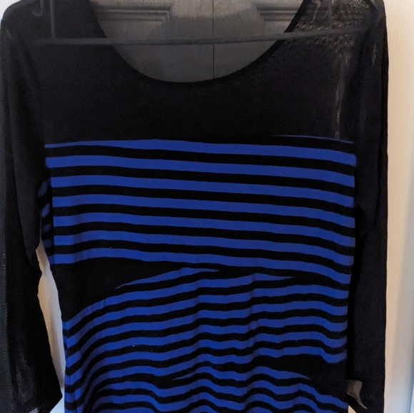 Gorgeous blue and black rayon stretchy shirt. Not sure of the brand no tag - Picture 5 of 7